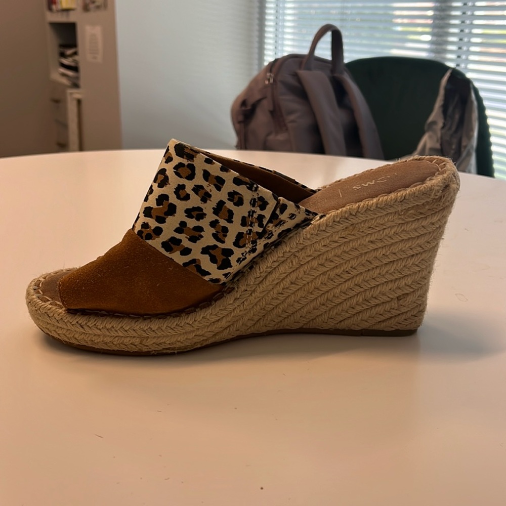tom’s open toe cheetah heels